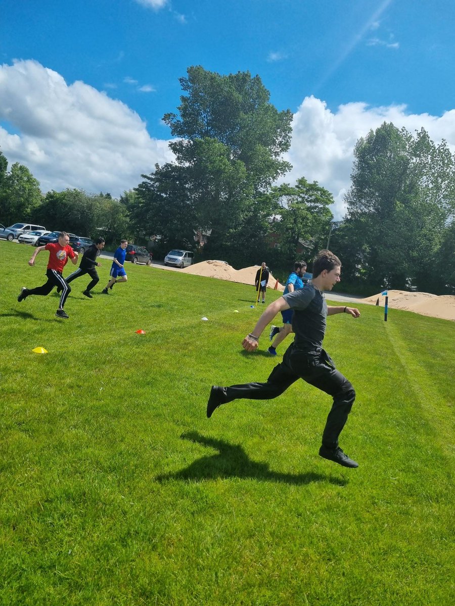 Petty Pool College tweet media