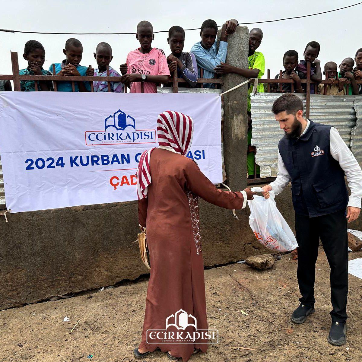 Çad’da ve dünyanın farklı bölgelerinde kurban dağıtımlarımızı gerçekleştiriyoruz. 🐂🤝💝

Detaylı bilgi ve destek için:
🌐 ecirkapisi.org/bagis/kurban
📞 0532 174 93 93
📞 +49 162 6689797