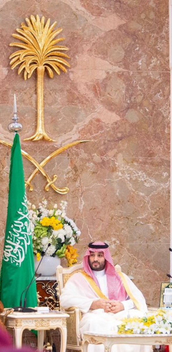 Alhazmi_A's tweet image. سر في الطريق أبا سلمان أنت لها
ونحن منك وأنت الرأس في الجسد 
سر لا عدمناك لا درب يطول ولا
ظلم يحول ولا حمالة المسد
شعر: @A_Alrakhis 
#ولي_العهد #ولي_العهد_الامير_محمد_بن_سلمان‌