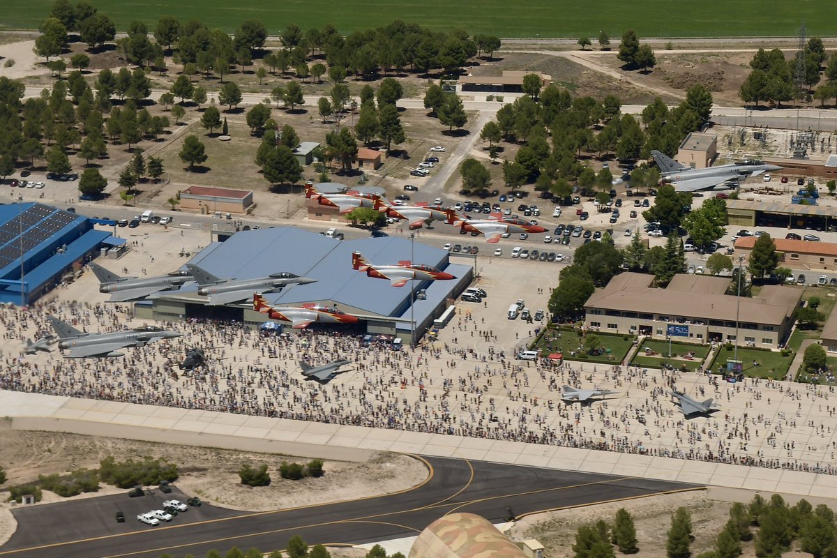 Estas fotos merecen ser compartidas. Así fueron las pasadas del <a href="/ala14_ea/">ala14_ea</a> junto con la <a href="/patrullaguila/">Patrulla Águila</a> .

Gracias por estar ahí y celebrar con nosotros el 50 aniversario de nuestros amigos.