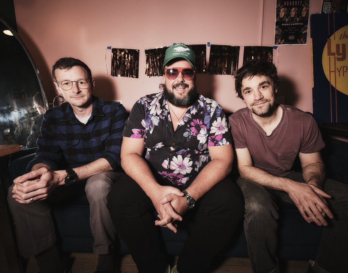 Pretty Funny tonight at Lyric Hyperion 715. 

eventbrite.com/e/pretty-funny…