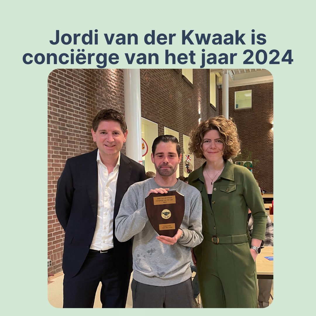 Jordi van der Kwaak van Auris College is uitgeroepen tot conciërge van het jaar! Vanochtend werd hij in alle vroegte verrast door zijn leerlingen, collega’s en familie.

Lees hier het volledige bericht:
d66.nl/leiden/nieuws/…