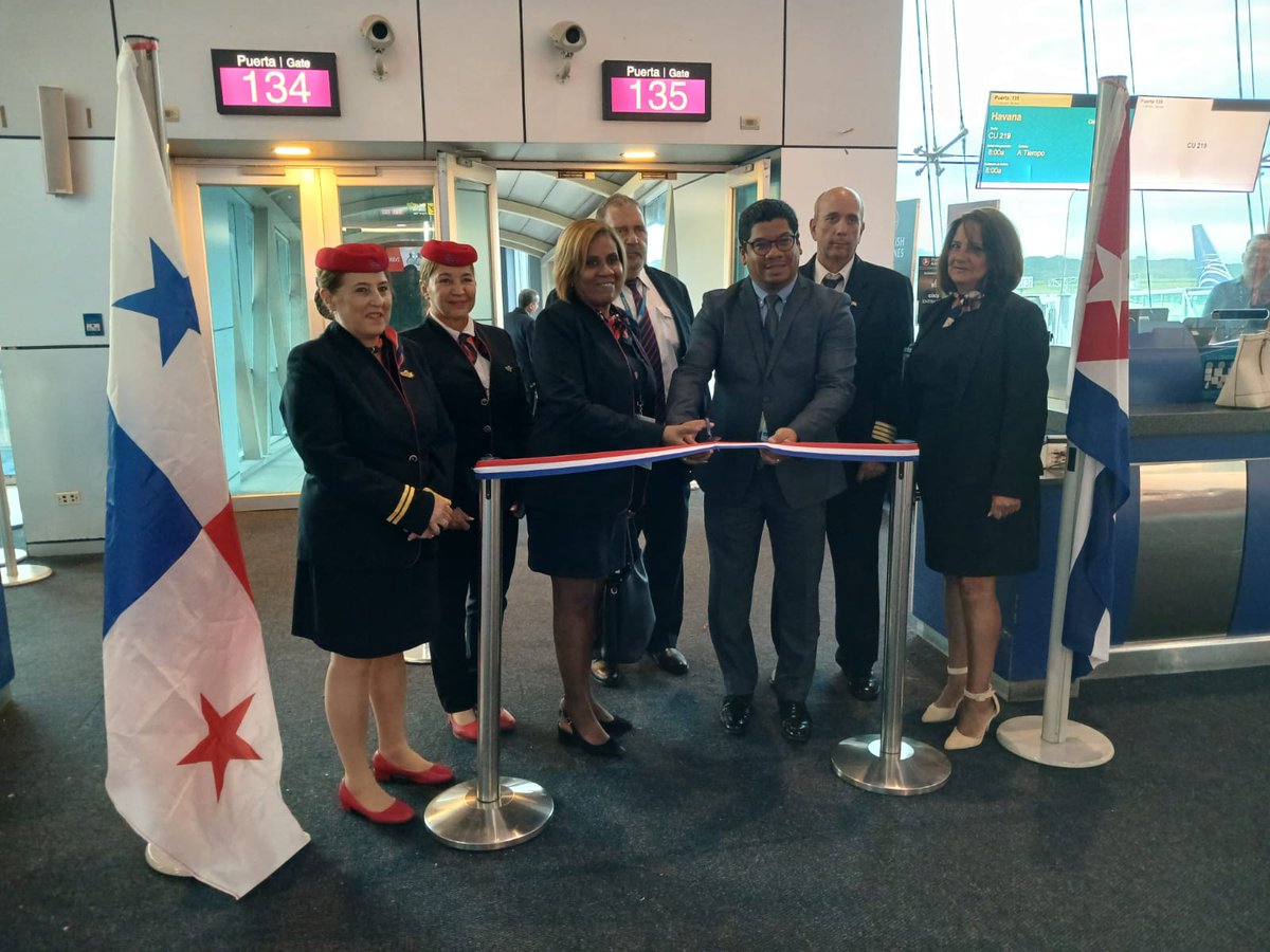 CubaMINREX's tweet photo. La llegada hoy a Panamá del vuelo CU 218, de Cubana de Aviación, y el reinicio de operaciones chárter abren una nueva página de conexión entre #Cuba 🇨🇺 y #Panamás 🇵🇦, y el mercado latinoamericano.

🔗 https://t.co/0LCW091E39 https://t.co/PxldktW94m