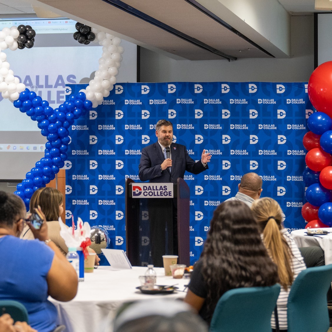 ChancellorLonon's tweet photo. Who says you can't earn a bachelor's degree at a community college? @dallascollegetx is now home to TWO bachelor's degree programs thanks to the launch of our RN-B.S.N. program. Our first cohort launched earlier this month, with another class set to start this fall. https://t.co/bAxmzqaVLL