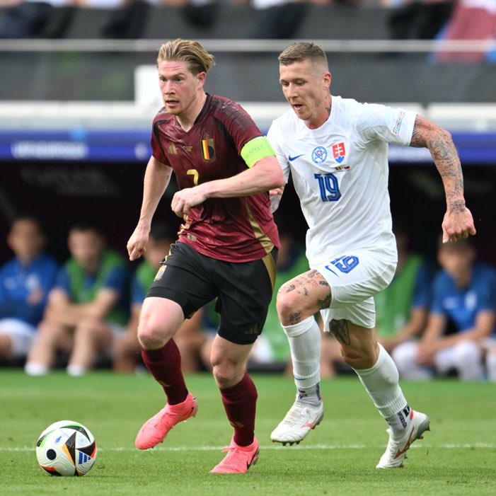 MemoriesMilan's tweet image. 37 anni:
Quanto farebbe ancora comodo... 
Uno "straniero" con quello spirito non lo abbiamo più avuto, 
un gigante del centrocampo.
Juray #Kucka é ancora un grandissimo leone.

E per sempre, UNO DI NOI 🔴⚫
#BelSlovacchia
#EURo2024