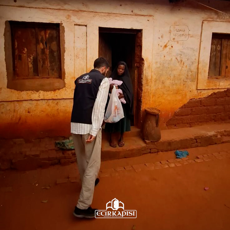 Burundi’de ve dünyanın farklı bölgelerinde kurban dağıtımlarımızı gerçekleştiriyoruz. 🐂💝

Detaylı bilgi ve destek için:
🌐 ecirkapisi.org/bagis/kurban
📞 0532 174 93 93
📞 +49 162 6689797