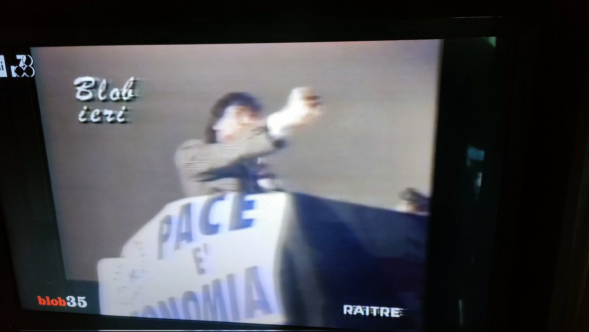 unoenessunoe's tweet image. Noi siamo armati, col manico.. mai coi fascisti... Padania libera .. Ma quante ne ha raccontate #Bossi? #blob #blob35