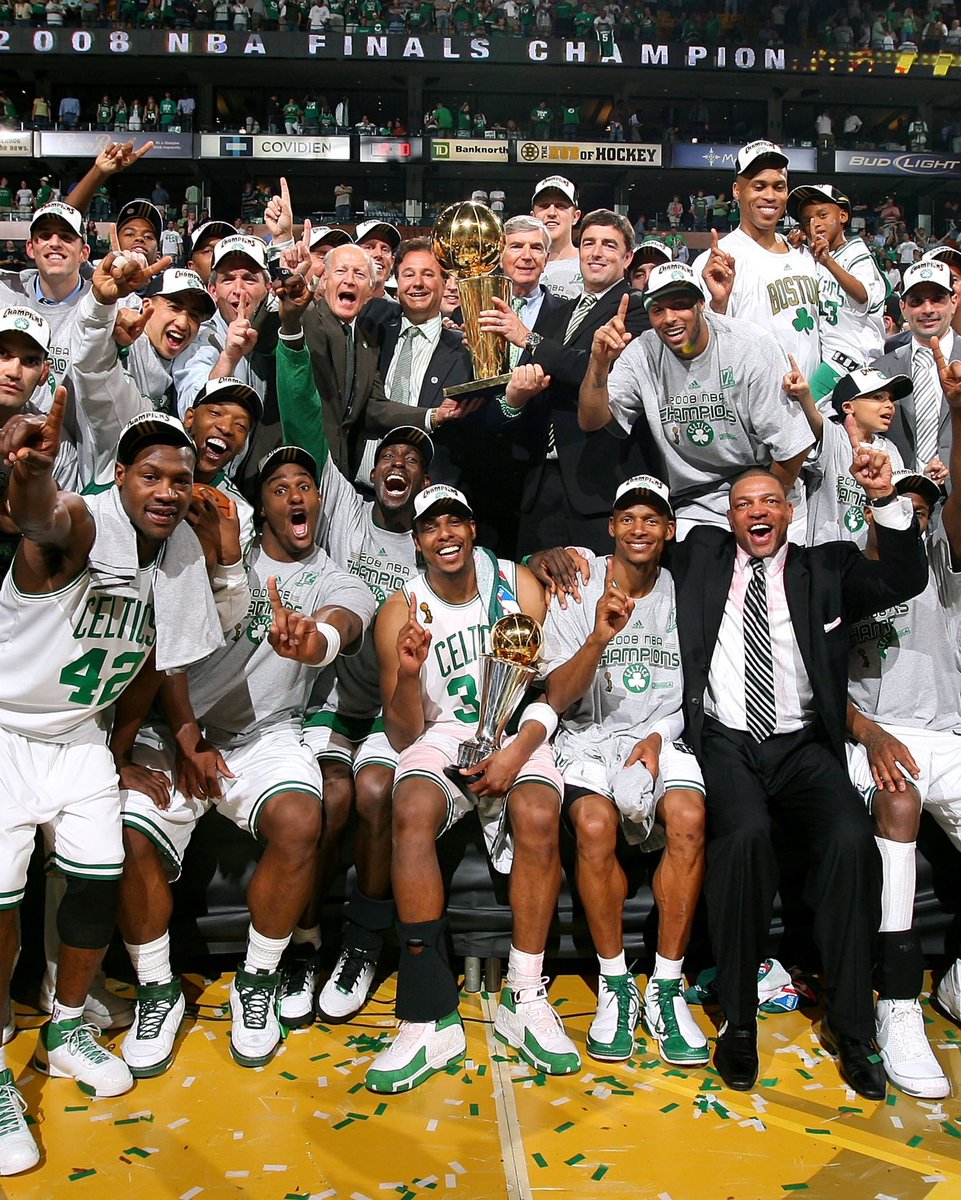 SLAMonline's tweet photo. June 17, 2008. In a sea full of green, gold shines the brightest. https://t.co/C13LnE6gG3