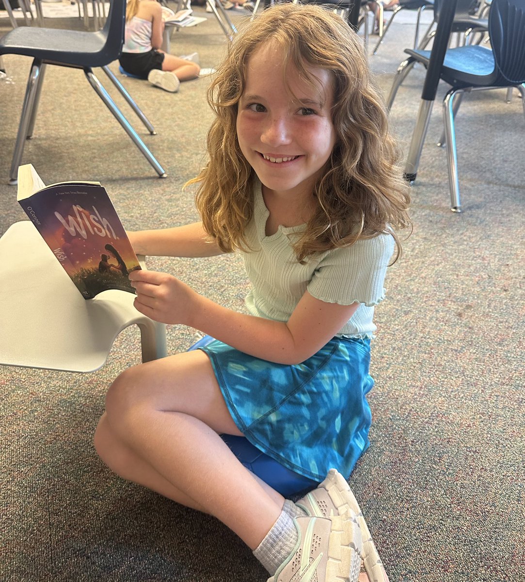 mrshowerton18's tweet photo. We love getting time to read our books throughout the day! #starssc #LPScaughtreading https://t.co/9uX4FofPRe