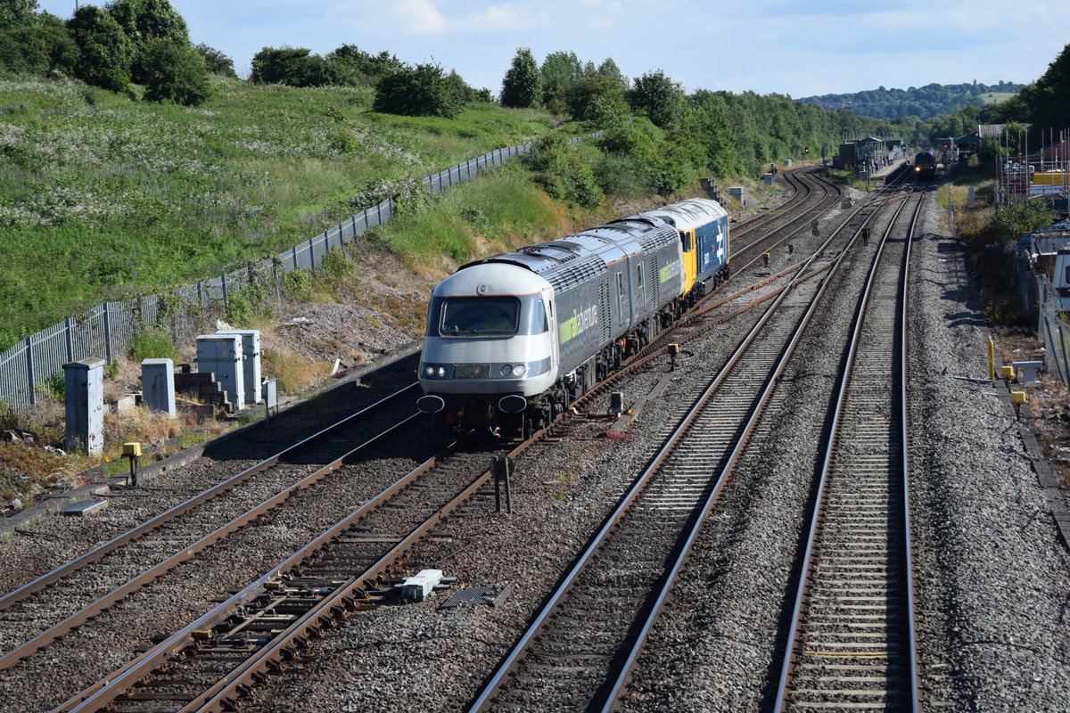 SteelCityDog_'s tweet image. Nope, still not a fan of the livery of these... RailAdventure Class 43 'High Speed Train' Powercars 43465 and 43484 power through Chesterfield with a special delivery for the Keighley and Worth Valley Railway. #HighSpeedTuesday #Class43 #HighSpeedTrain