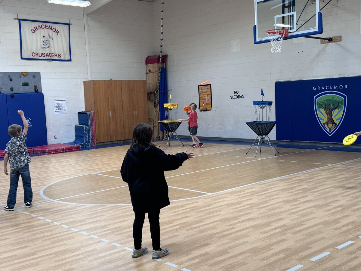 MrsHobbsPE's tweet photo. @RavensNKC and @GracemorNKC are trying out some Spikeball and Disc Golf this week! One of my classes left drenched with sweat from Spikeball! I love watching them try out games they haven’t played! #newgames #PEisFUN https://t.co/w1F118l21d