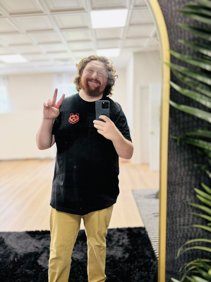 PullFocusPod's tweet image. Today, we’re in the studio filming another podcast with another great photographer here in WV! 

Catch me on the pod wearing @BigRobEnergy’s recent merch drop! 🤙🏻📸🎙️🗣️ 

#NeverStopCreating