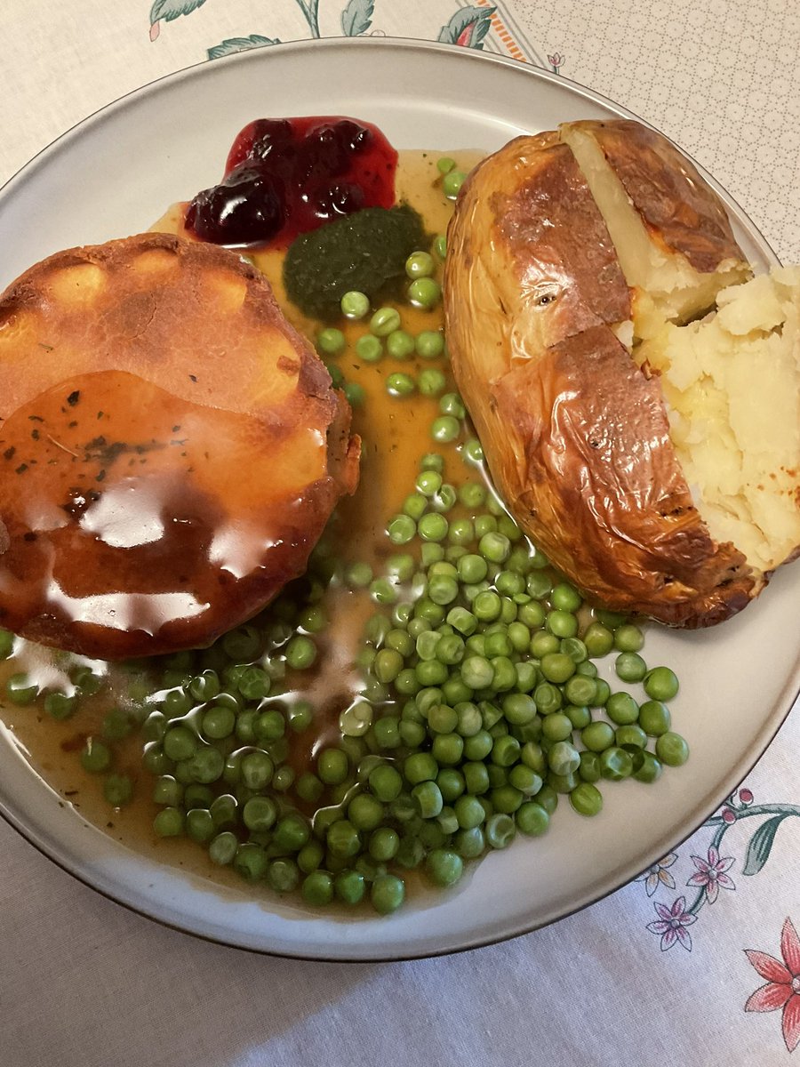 Scrummy tea tonight. <a href="/Taylorsfreefrom/">Taylors Free From</a> Minted Lam pie, (jackfruit) jacket potato, peas and gravy. Miss CC bought 8 pies, I only got 4. 😹 

#glutenfree #vegan #plantbased #noanimalswereharmed #freefrom