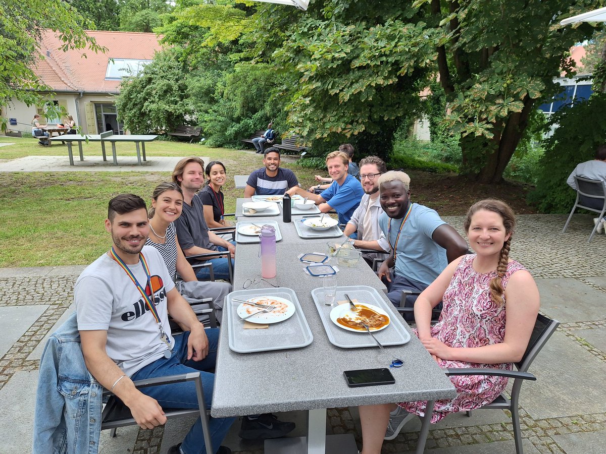 Excited to get together with fellow postdocs and representatives from the Postdoc Association for a lunchtime chat! Great company and great discussions. Let's share ideas and support each other! #PostdocLife #Networking #AcademicCommunity #MDC