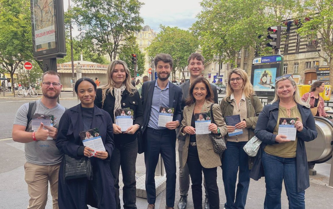 À Villiers ce soir avec <a href="/EmmanHoffman/">Emmanuelle Hoffman</a>, candidate avec <a href="/AstridPanosyan/">Astrid Panosyan-Bouvet</a> sur la #Circo7504 !

👉 Aucune excuse, on vote les 30 juin et 7 juillet !

Donnez ou prenez une procuration sur ensemble-2024.fr/procurations

#Astrid2024 #Paris17