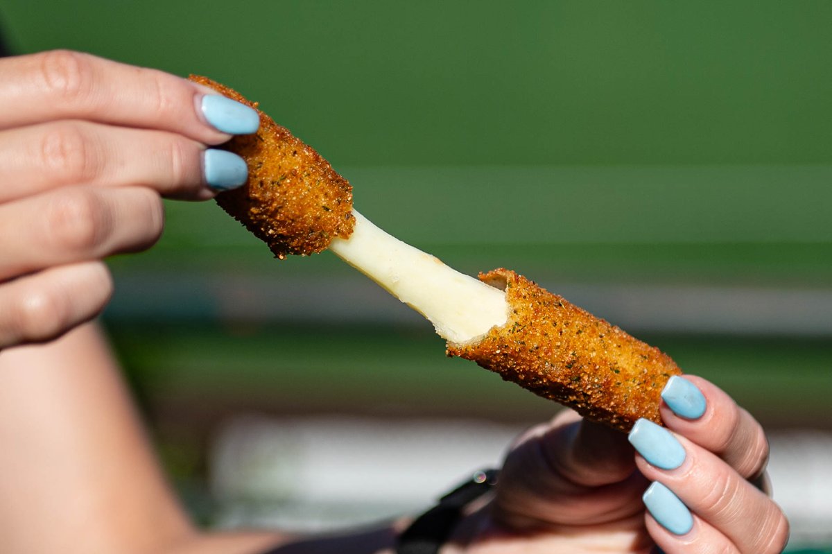 🚨Cheesy Post Alert🚨
Check out our newest concession stand items! Big Mozz mozzarella sticks will now be at our newest concession stand The Yard and Ole Smoky.

#bigmozz #cheesepull
