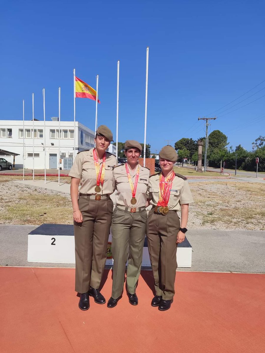 FUTER_ET's tweet image. El Regimiento de Transmisiones N.º 21 #MATRANS ha participado en el campeonato Nacional Militar de Atletismo en  la base naval de Rota, alzándose con 4 podios en varias categorias. Nuestros resultados son depositarios del esfuerzo realizado día a día por mejorar. #LealtadyValor
