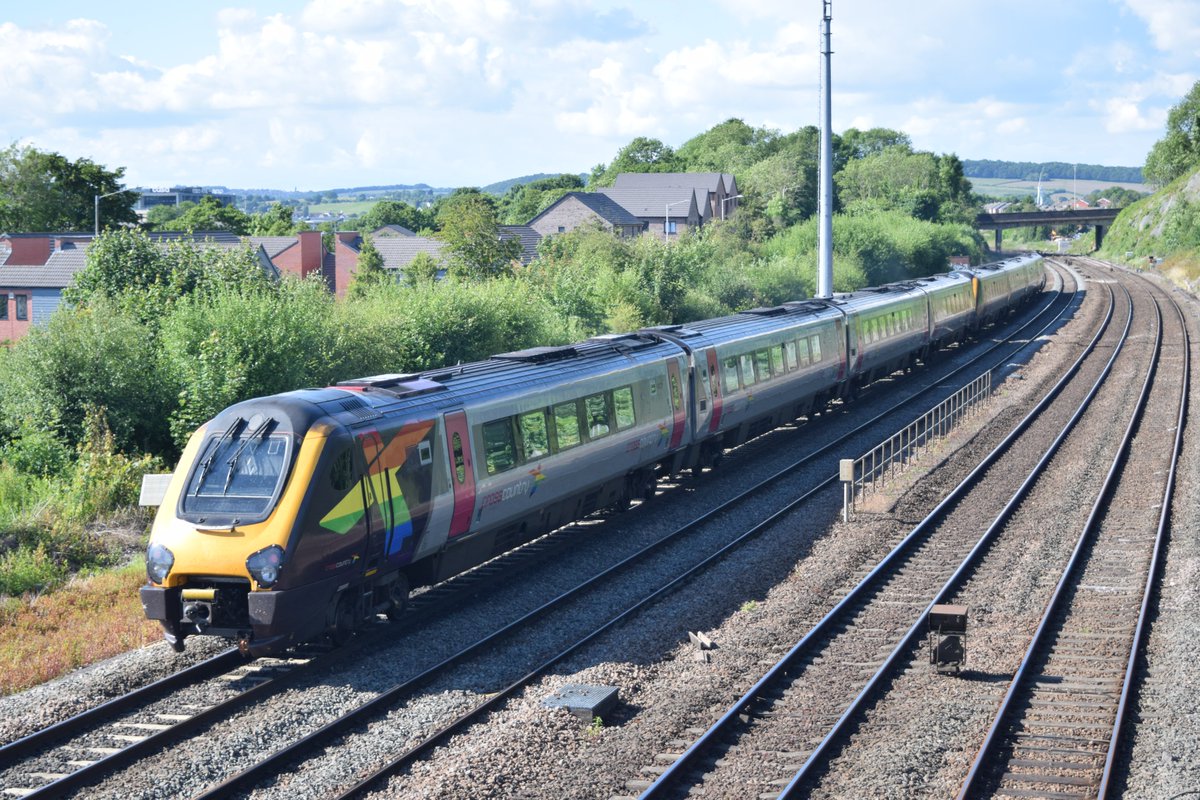 SteelCityDog_'s tweet image. Nice to see @CrossCountryUK's pride voyager, 220005 again today 💙 #pridetrain #class220 #crosscountrytrains