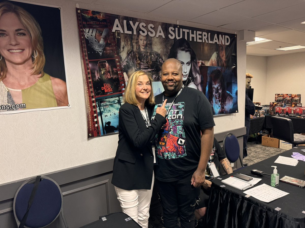 MaximMicheal's tweet photo. Had a blast at @YYCHorrorCon this past weekend meeting guests such as Alyssa Sutherland, Dana DeLorenzo, Ray Santiago and Kassie DePravia!
#calgaryhorrorcon #horrormovies #evildeadrise #evildead2 #ashvsevildead https://t.co/5uPAWr3N7K