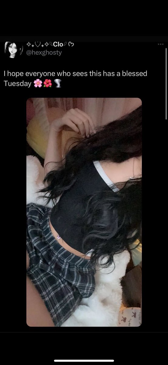 ghostiecatfish's tweet photo. New pinned tweet! 

People be aware of this massive freak. This is Mia Prather. She pretends and steals the face/identity of a 17 year old girl named Chloe. And she steals other girls pics/vids/nudes. These pictures are ALL stolen. She’s a catfish. She is @igh0stiee 🐱🐟 https://t.co/l6x4cXgvis