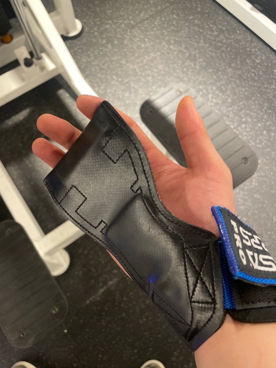 민규 손 굳은살 지켜 ˃̶͈◡˂̶͈
스트랩 잘 써줘서 고마워 밍구💙