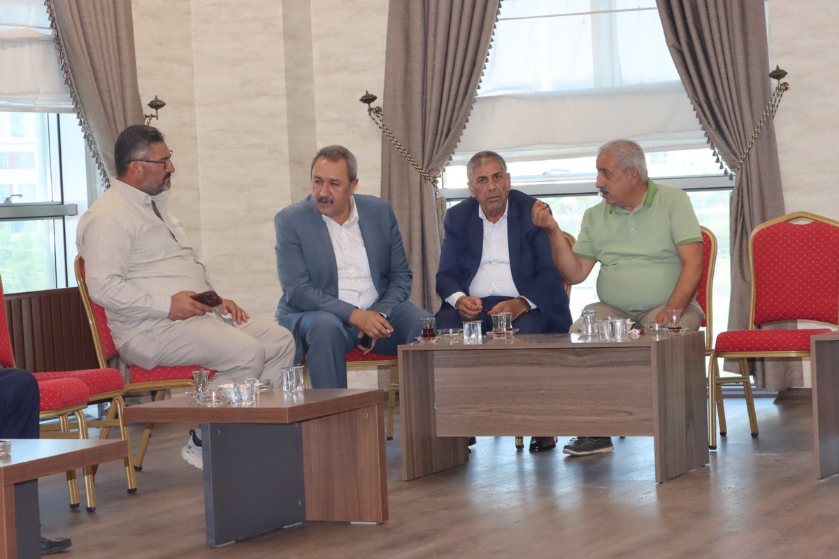 Yönetim Kurulu Başkanımız Mehmet Kaya 'nın ve Meclis Üyelerimizin ev sahipliğinde, esnafımız, üyelerimiz ve dostlarımızla bir araya gelerek bayramlaşma törenimizi gerçekleştirdik. Bayramlaşma törenimize katılım sağlayan herkese teşekkür eder ve hayırlı bayramlar dileriz.