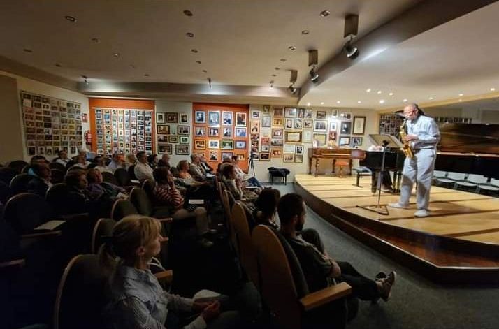 MFernandezBarre's tweet photo. Un honor haber sido presentado en un programa íntegro de mis obras a cargo de estos fantásticos músicos de Arizona (EEUU) para el público de León, tras los conciertos en Riga, Tolouse, Barcelona y proximamente en Londres.
#piano #saxandpiano #duo #recital #musica #fugacity https://t.co/e9d7slTstN