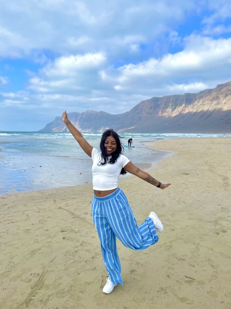 NaBryiaa's tweet photo. Enjoying the islands of Spain 🤍 https://t.co/FJn9wE8xtN
