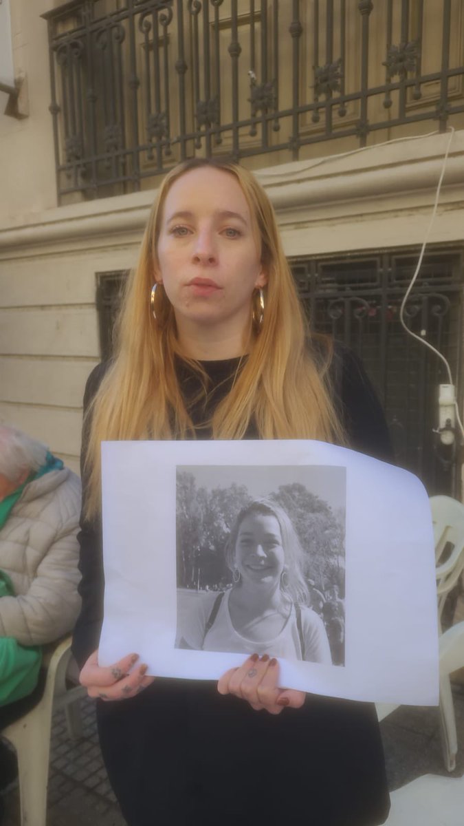 ‼️ "Por favor, que la jueza Servini mire las causas y se ponga a trabajar. Mi hermana el miércoles cumple años. No nos pueden amedrentar de esta forma. Manifestarse no es un delito", Grisel, hermana de Sasha Lyardet