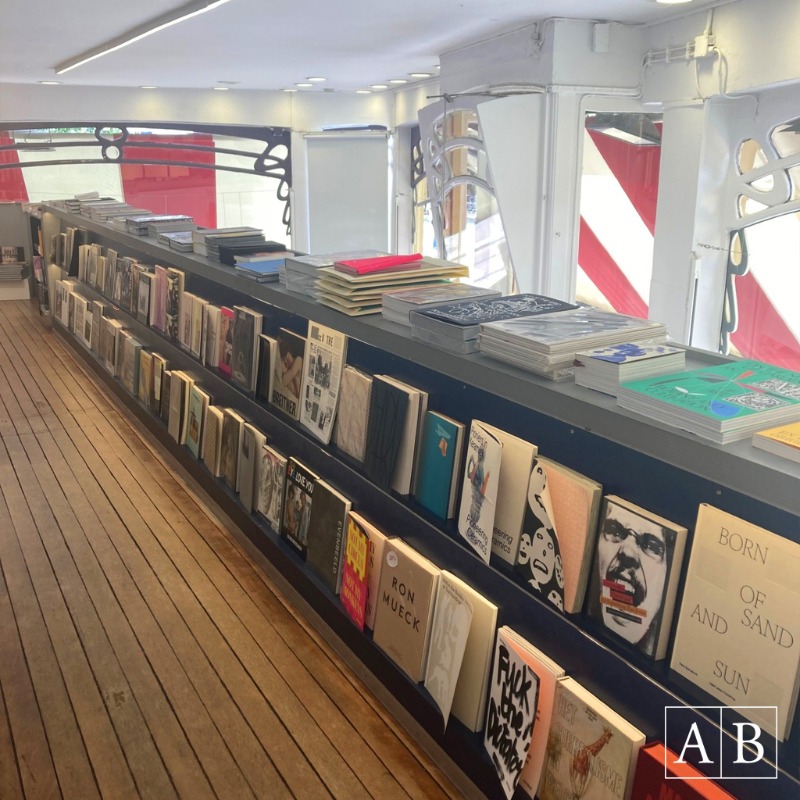 Athenaeum's tweet photo. Wordt dit jouw domein? Athenaeum Boekhandel zoekt op korte termijn een veelzijdige Boekverkoper Kunst &amp; Fotografie (22,5 - 30 uur per week) ter versterking van onze boekwinkel op het Spui. #vacature