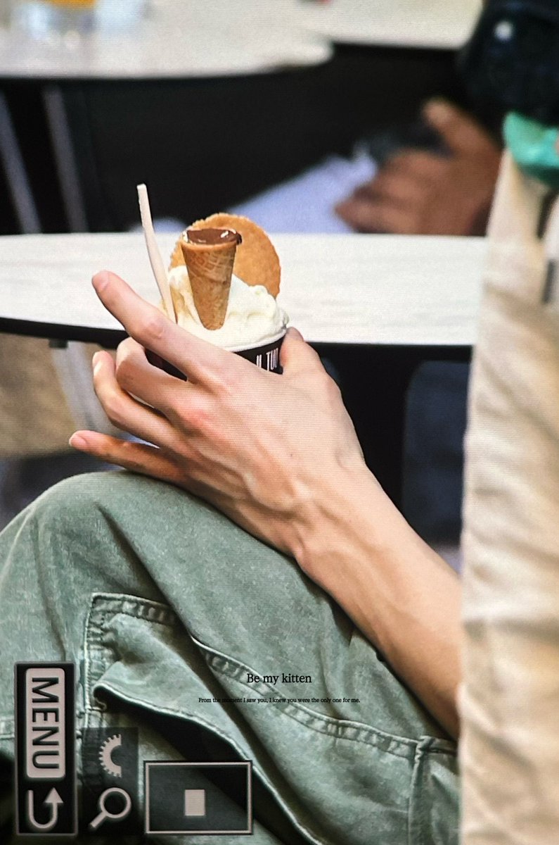 jaehyunpetals's tweet photo. Jaehyun and his gelato 🍨 https://t.co/u8uJYoddnG