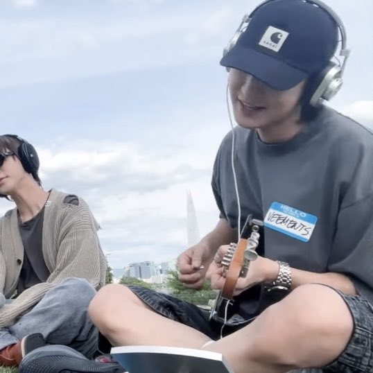yeolmeissa's tweet photo. campus boyfriend park chanyeol 🙈💛 https://t.co/WgbAdde64F