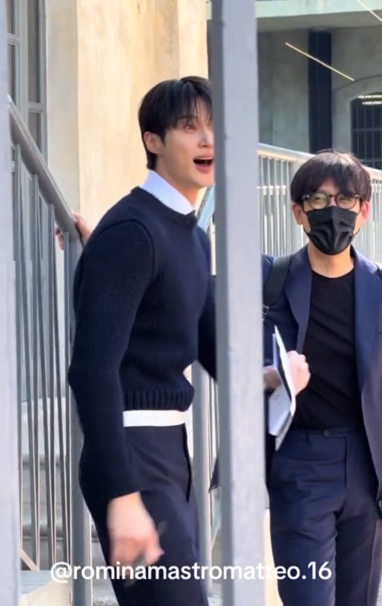 letter_1031's tweet photo. 장꾸 변우석
.........,,,,,
을 어떻게 받아들여야할지 모르갯음
그냥
여자를 너무 잘아신다는 생각밖애안듦
나도이러고싶지안앗어 https://t.co/8xE6L1YNdW
