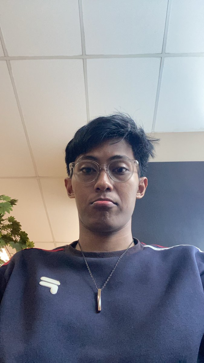 Kautsarrefano2's tweet photo. baru sadar kalo foto pasti gayanya cemberut 😒 https://t.co/d42xysqOvj