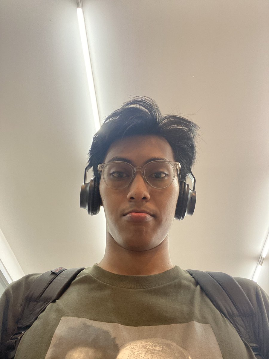 Kautsarrefano2's tweet photo. baru sadar kalo foto pasti gayanya cemberut 😒 https://t.co/d42xysqOvj
