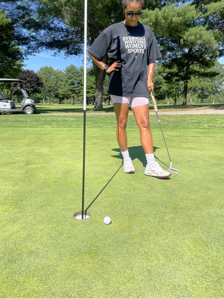 DavidLeeMorgan's tweet photo. Of course I made her putt it. No gimmies!😂😂 https://t.co/f0tZqsrs7v