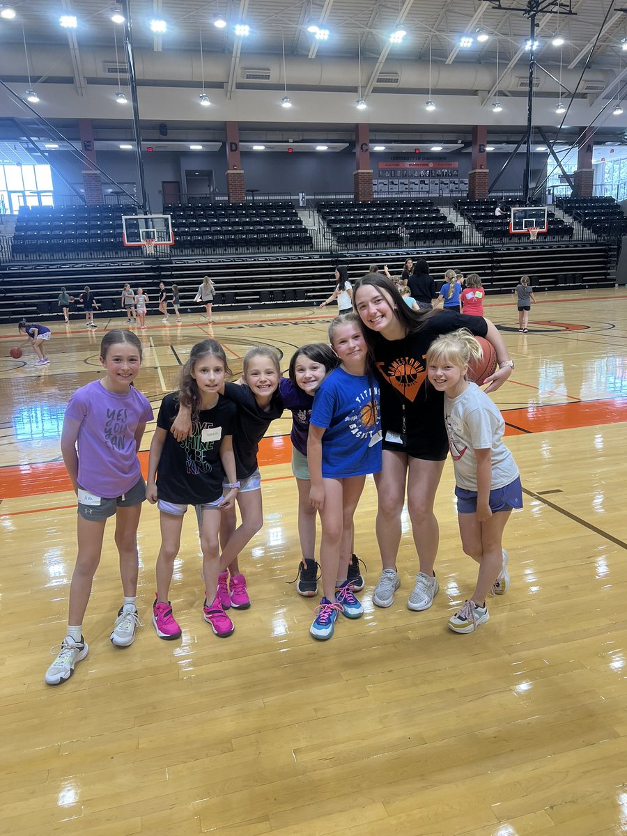 Camp week - ft. Incoming freshman 

- walk at the Jamestown Reservoir
- dinner at Jonny B’s Brickhouse
- teas from Modern Wellness 
- Jimmie wbb skills camp in Harold Newman Arena