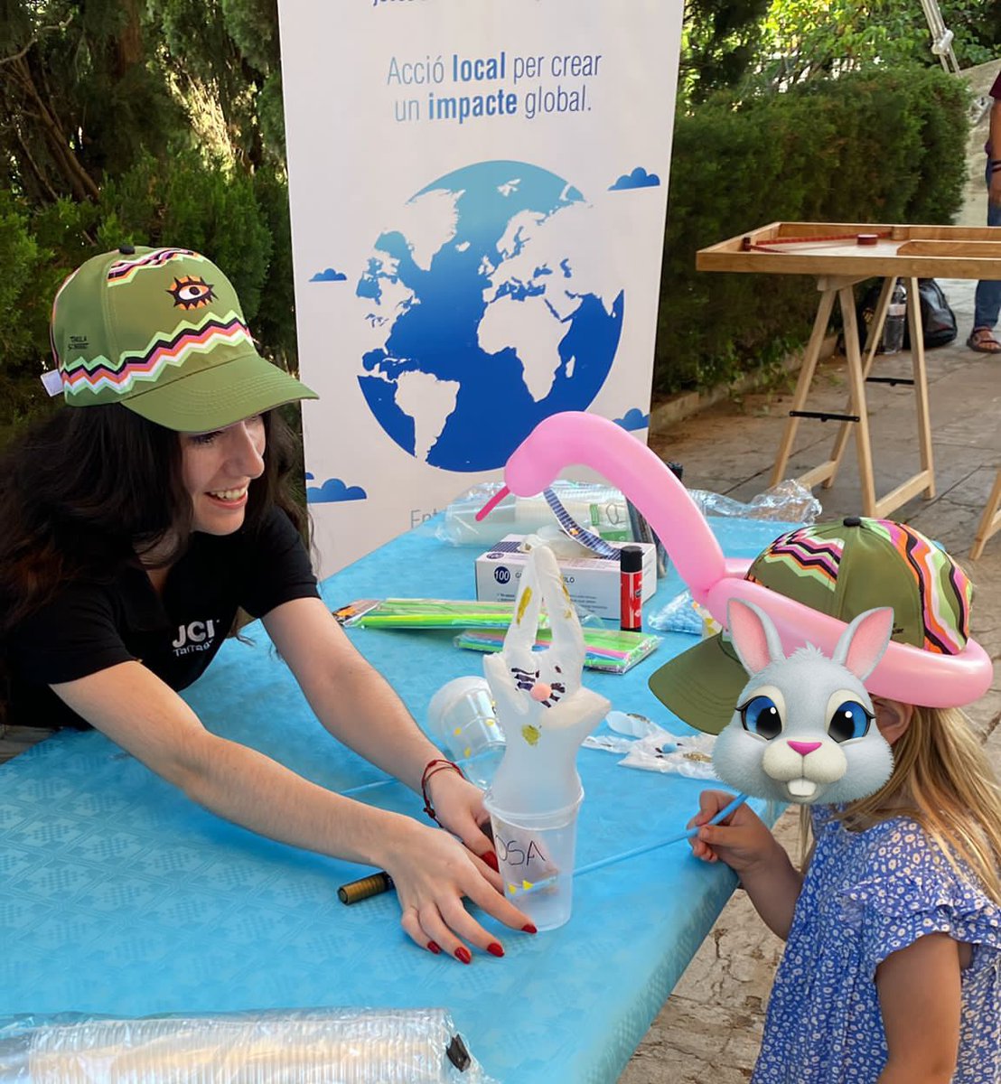 Ahir vam participar en col·laboració al Posa't la Gorra 🧢!

➡️ El taller que vam realitzar consistia a fer un conillet 🐰 que surt del seu cau i va ser tot un èxit entre els infants 👧🏻🧒🏼.

Gràcies per deixar-nos compartir aquest dia tan especial amb tots vosaltres🫂.