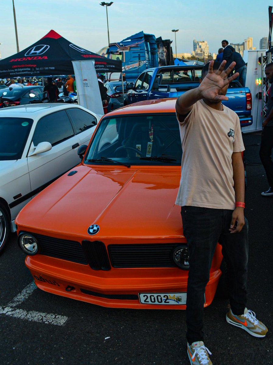 M A N D I S A tweet media