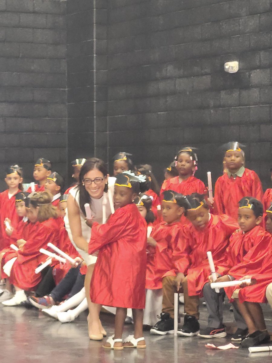 augustinetcdsb's tweet photo. What an absolutely beautiful SK Celebration of Learning! Thank you to the ELP team for organizing this heart warming and joyous experience for our parents, families, and students!❤️@TCDSB @idalipreti @Harris_Roseann1 @SgGrossi https://t.co/7BF5OVWUYW