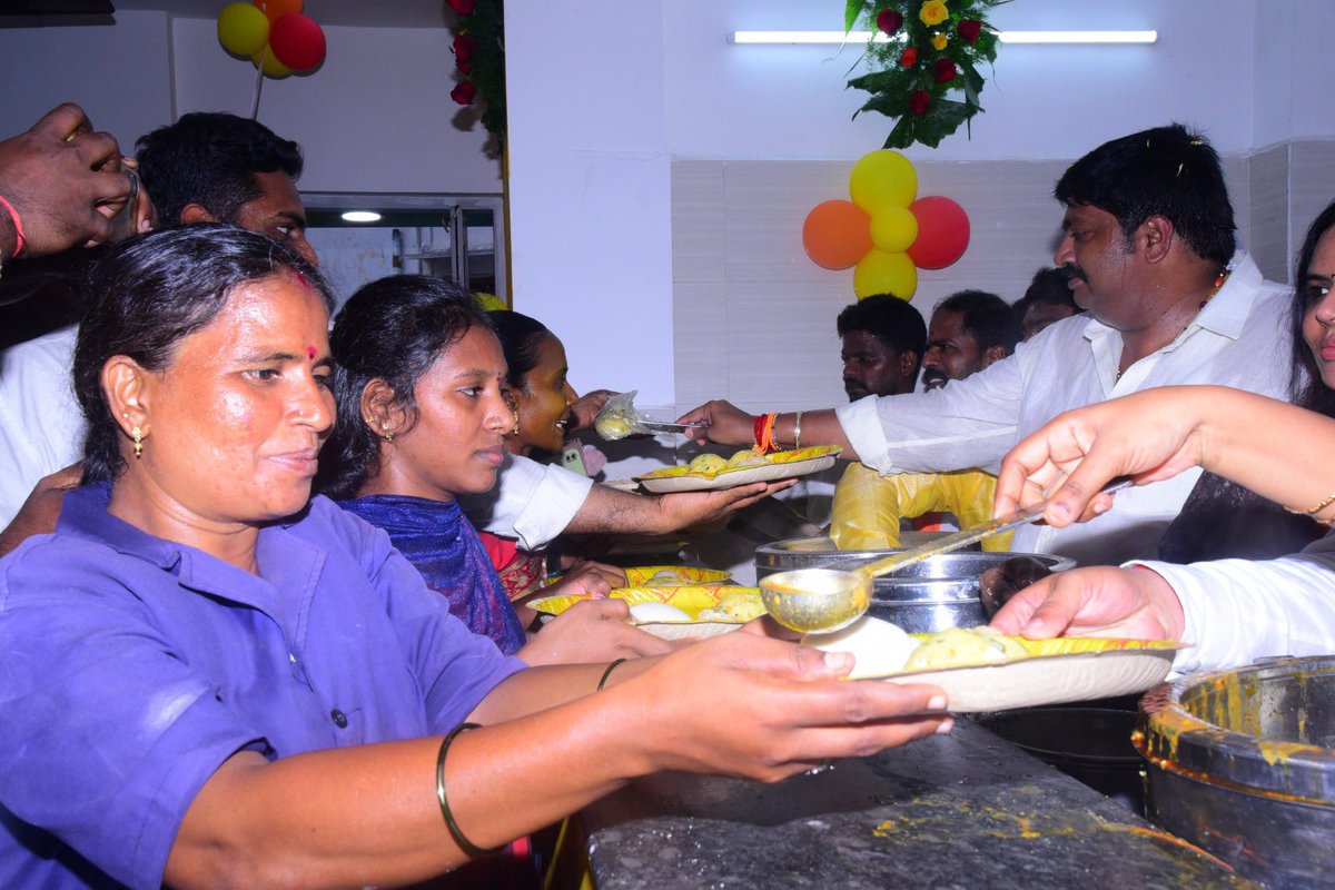 AvinashGoudTDP's tweet image. First Anna Canteen in Andhra Pradesh Opened in Chittoor today. 

@JM_Gurajala @VKsaysso 
🥹💛🙏🏻