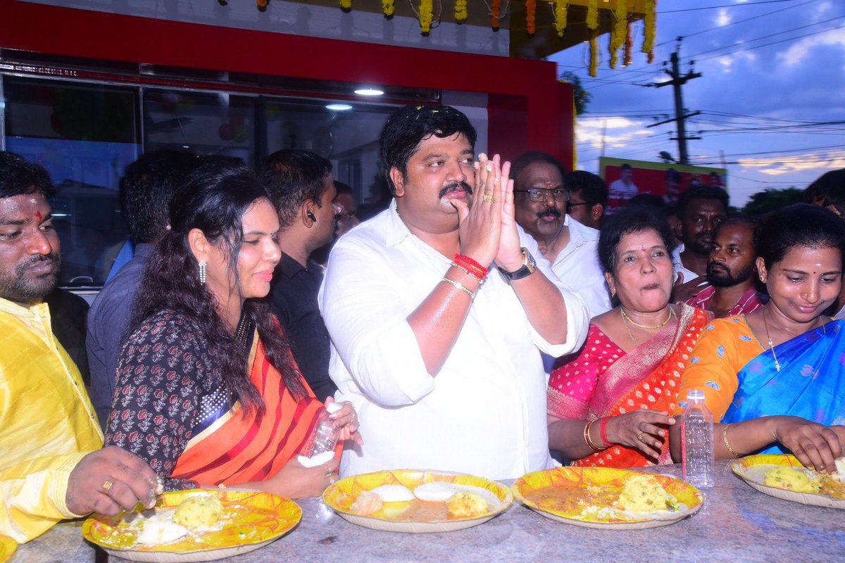 AvinashGoudTDP's tweet image. First Anna Canteen in Andhra Pradesh Opened in Chittoor today. 

@JM_Gurajala @VKsaysso 
🥹💛🙏🏻