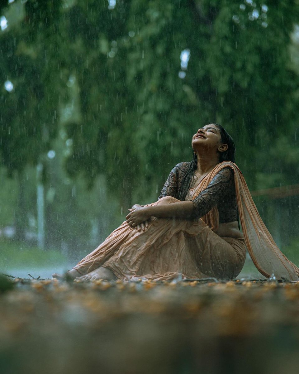yoursframefully's tweet photo. Aesthetic ♥️🤤 

🦋 : @ananya.sarkar_ https://t.co/o19brNvlps