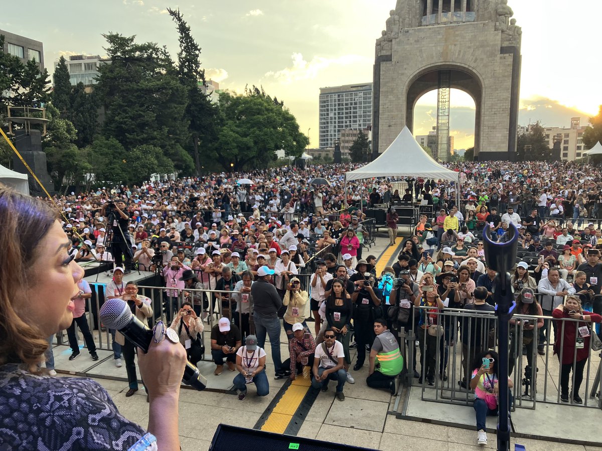 tomaspliegoc's tweet photo. El pasado sábado en el Mto Revolución, @ClaraBrugadaM lo dijo fuete y claro.

“No basta con conquistar los gobiernos, necesitamos construir el 4to nivel de gobierno, que es el poder del pueblo”. Para que junto con su gobierno tome decisiones y vigile que no haya cambios de rumbo. https://t.co/JDbZw2UGxJ