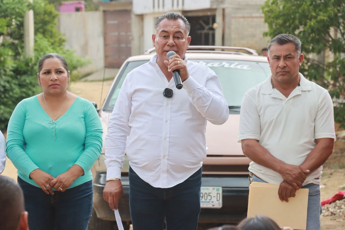 En la colonia La Soledad, junto a vecinas y vecinos entregamos una obra más de drenaje sanitario, porque queremos familias sanas y con servicios de calidad.
Excelente inicio de semana para todas y todos.