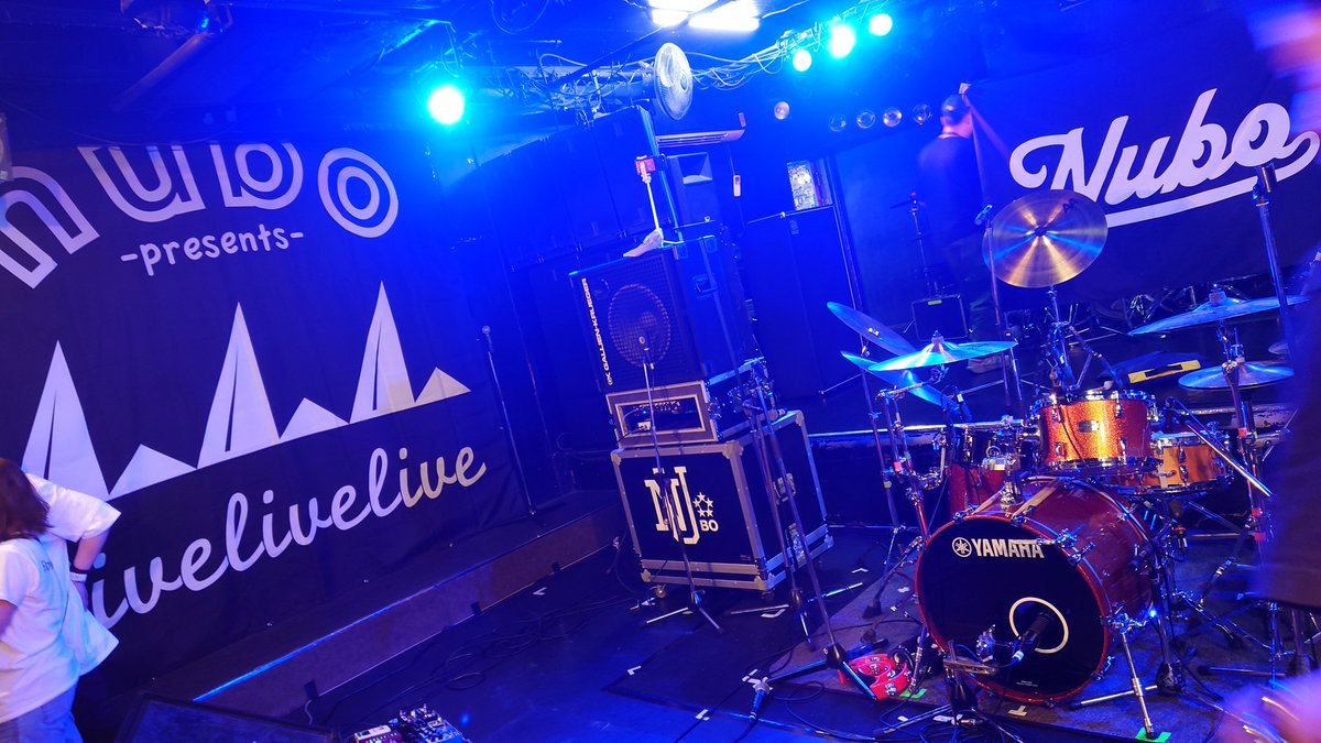 mobstyles0823's tweet photo. 近距離演奏会と表題の通り、灼熱のフロアライブ、この最高の3バンドで思い切り遊び尽くせた最高のフロアライブでした!!!
本当に良き1日でした♪
#横浜FAD
#FAD28thANNIVERSARYSP
#NUBOpre
#LIVELIVELIVE
#FLOORLIVE
#近距離演奏会
#FUNKIST
#LACCOTOWER
#NUBO
#TACOLAN https://t.co/vMVSDQ9fBB
