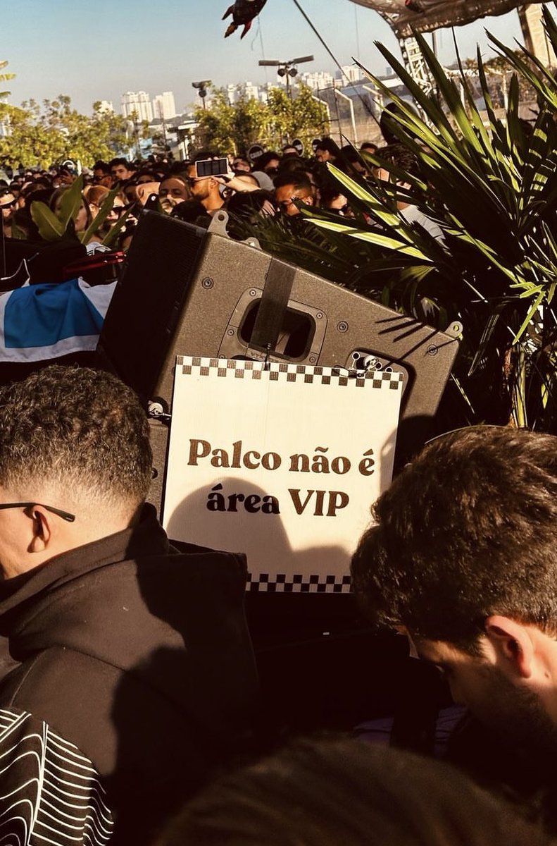 aboutgui's tweet image. se teve uma coisa acertada nesse after foi essa plaquinha lukas mandou bem demais 🫡