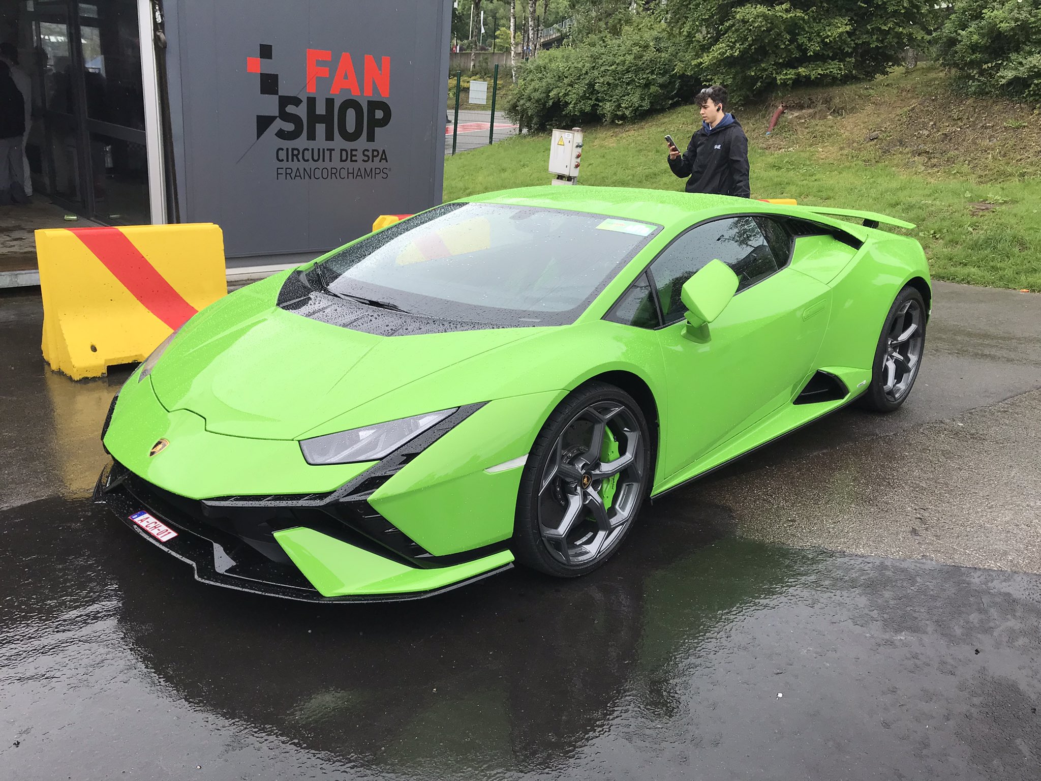 GQSFvouW8AAdrwA?format=jpg&name=large