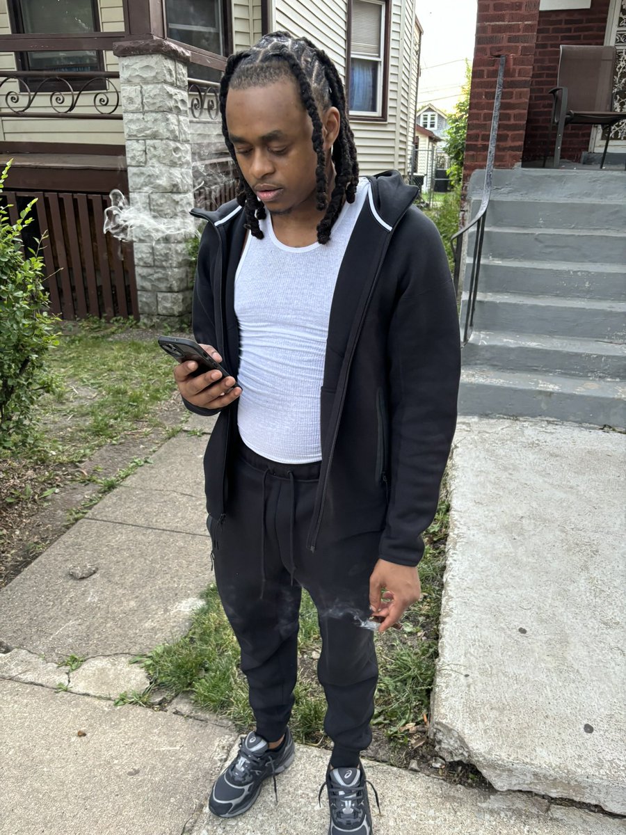 ObmgQuano's tweet photo. Happy Fathers Day To The Real Mennn 🖤Fuck The DeadBeatsss🕳️ https://t.co/cEzbUPStq5