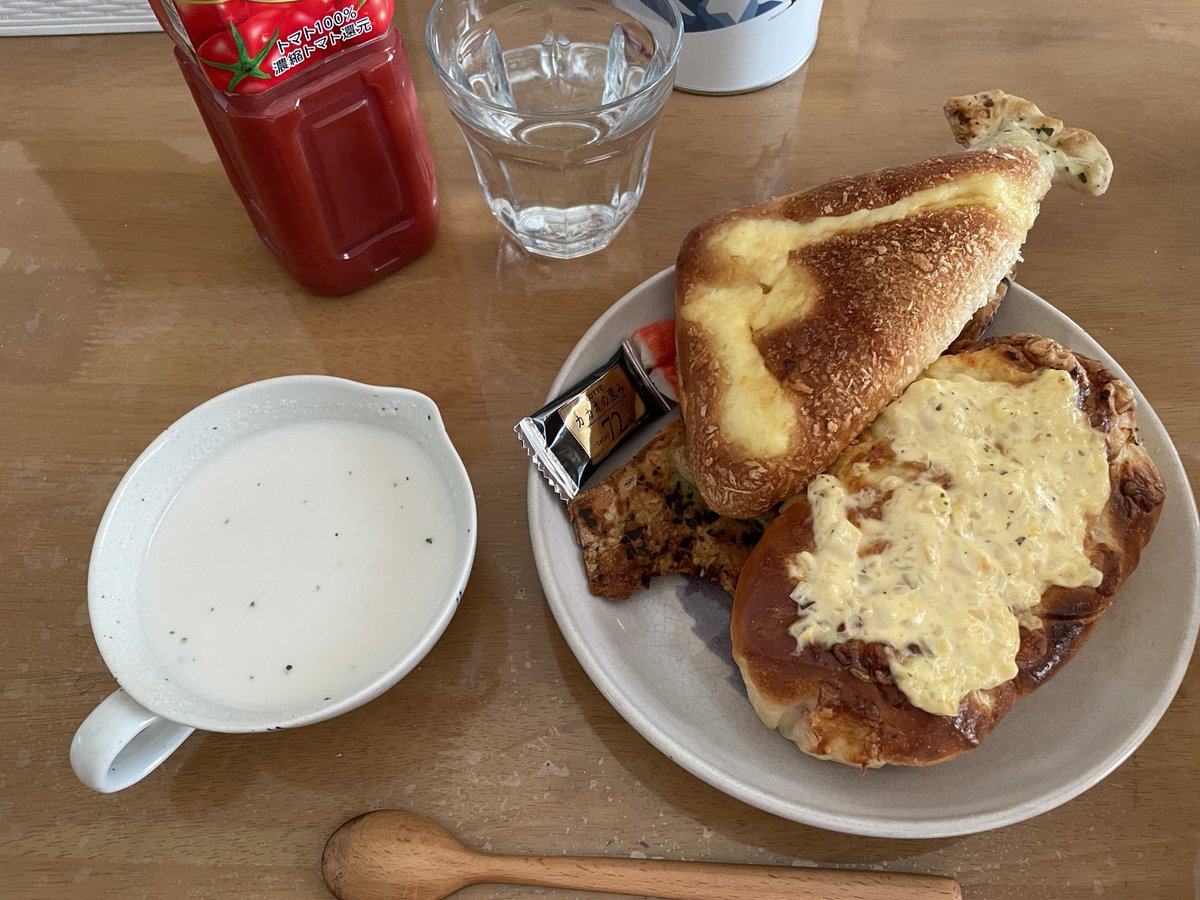 moi72849448's tweet photo. 今日のごはん

朝　　水、トマトジュース、スープ、
　　　チョコ、カニカマ、パン
昼　　水、寿司
間食　お茶、お菓子、イカゲソ、
　　　ジュース
夜　　プロテイン、チョコ

#プチダイエット https://t.co/l9qIQlPkSQ